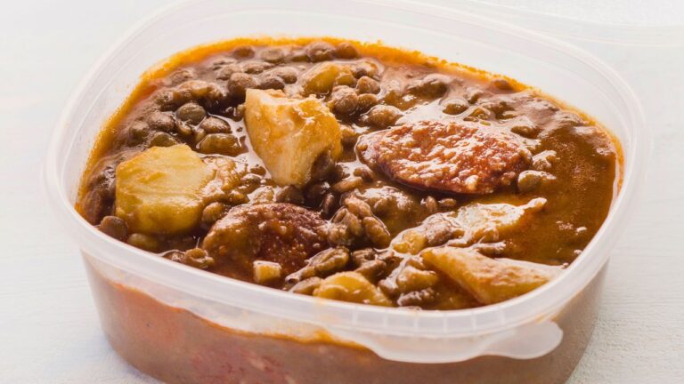 I Won’t Eat My Packed Lunch In A Restaurant, But My Coworker Thinks I’m Being Difficult