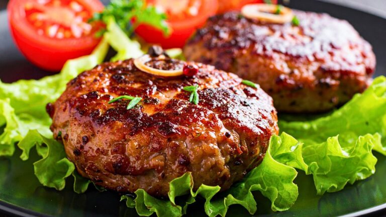 My Sister Says A Burger Doesn’t Need A Bun, And Our Family Has Been Fighting About It For Years
