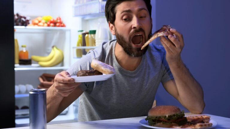 I’m A Pastry Chef, And After 12-Hour Shifts I Eat Taco Bell, Boxed Mac And Cheese And Hot Dogs
