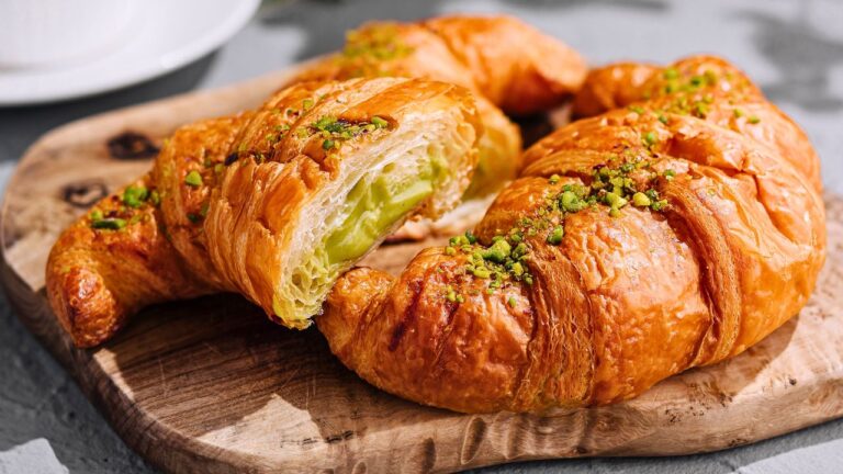 I Drove Across The City For My Dad’s Favorite Pastry, But My Family Ate The Welcome-Home Dinner Without Me