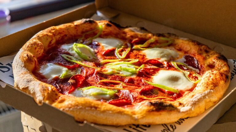 I Tipped $15 for a Room-Service Delivery, but the Driver Dumped My Pizza on a Street Ledge. Now the App Won’t Refund Me.