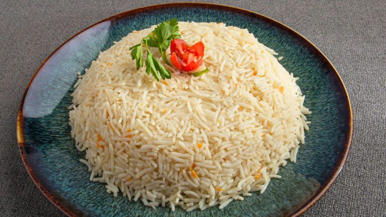 Restaurant Meltdown Erupts After a Server Argued With the Head Chef Over a Free Side of Rice Without a Ticket