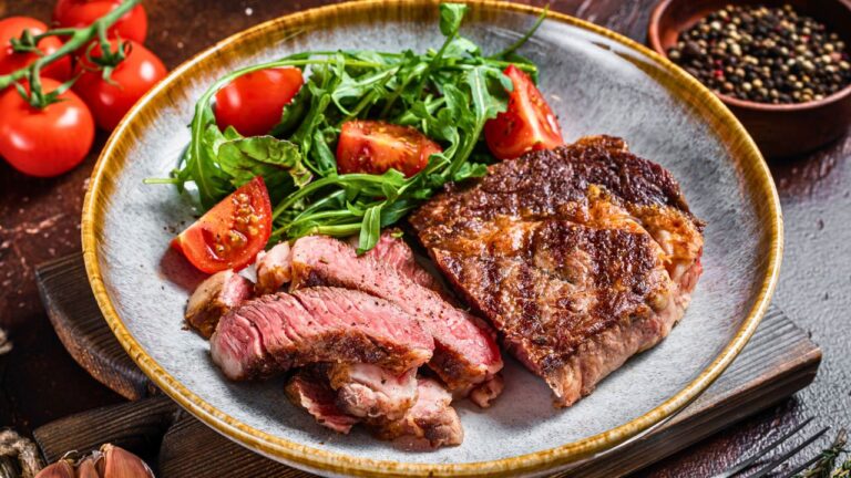Vegan Worker Reprimanded by Colleague as ‘Super Rude’ After Skipping Dinner at Barbecue Restaurant