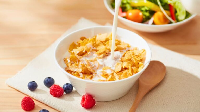 Worker Pours Salt in Her Stolen Cereal After Audacious Thief Leaves Mocking Note