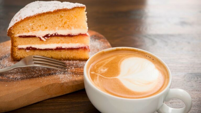 Entitled Diners Tried to Force Me Out of My Café Seat So I Stayed and Ordered Spite Coffee and Cake