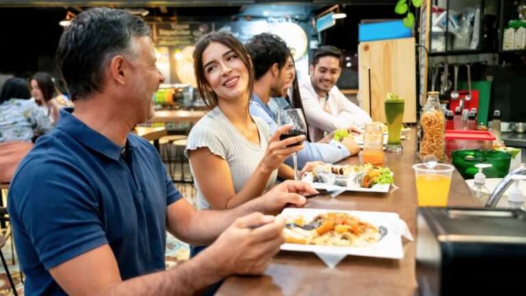 Diner Uses Brilliant Move to Outsmart Selfish Man Saving Table for ‘Colleagues’ at Food Court