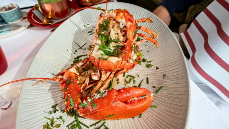 Wealthy Dad Who Never Lets Daughter Pay Rebukes Her For Ordering Lobster on His Tab