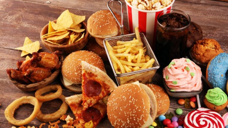 Frustrated Aunt Refuses to Cook For 12-Year-Old Niece After She Rejected Homemade Steak For Junk Food