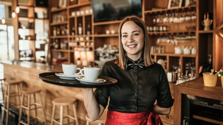I Made Our Waitress Panic Before Praising Her to the Manager, and My Try-Hard Gesture Cringed My Date Right Out of the Room