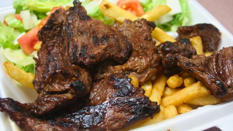 Host Refuses to Pay for Unordered Steak, Facing Sudden Backlash From Ungrateful Guest