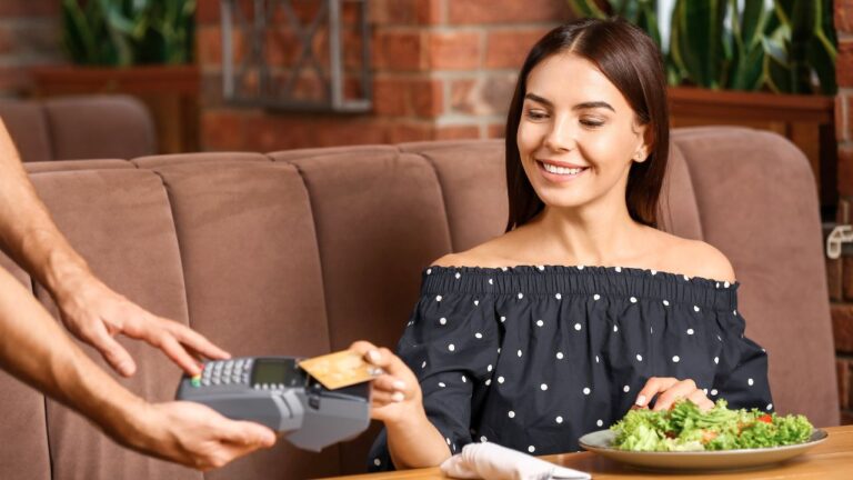 Dad Called Me Ungrateful for Refusing to Pay the Family’s Restaurant Bill on Our Three-Week Vacation